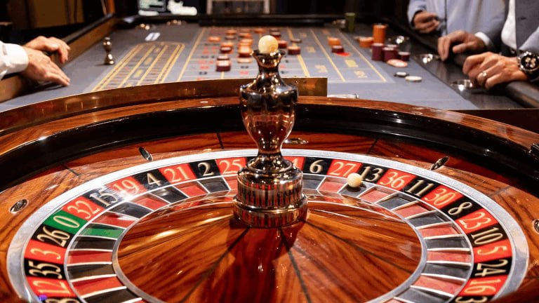 Meja Teen Patti 20-20 bernuansa hitam emas